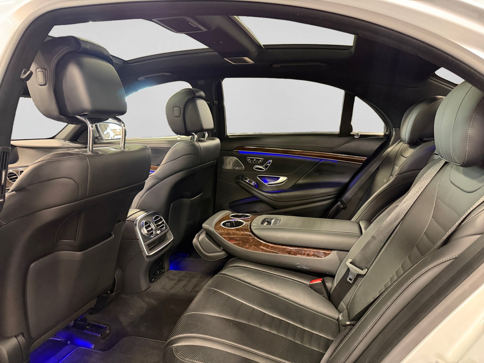 Used 2016 Mercedes-Benz S 550 4MATIC Sedan image 35