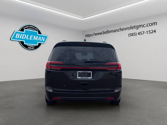 Used 2025 Chrysler Pacifica Limited FWD image 7