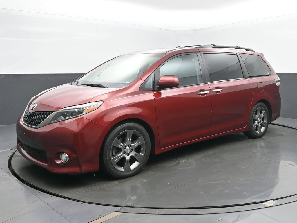 Used 2015 Toyota Sienna SE image 3