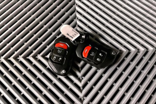 Used 2024 Jeep Wrangler Unlimited Rubicon w/ Dual Top Group AWD/4WD image 10