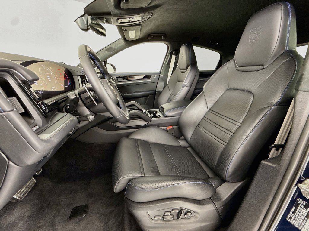Certified 2026 Porsche Cayenne Turbo GT AWD/4WD image 5