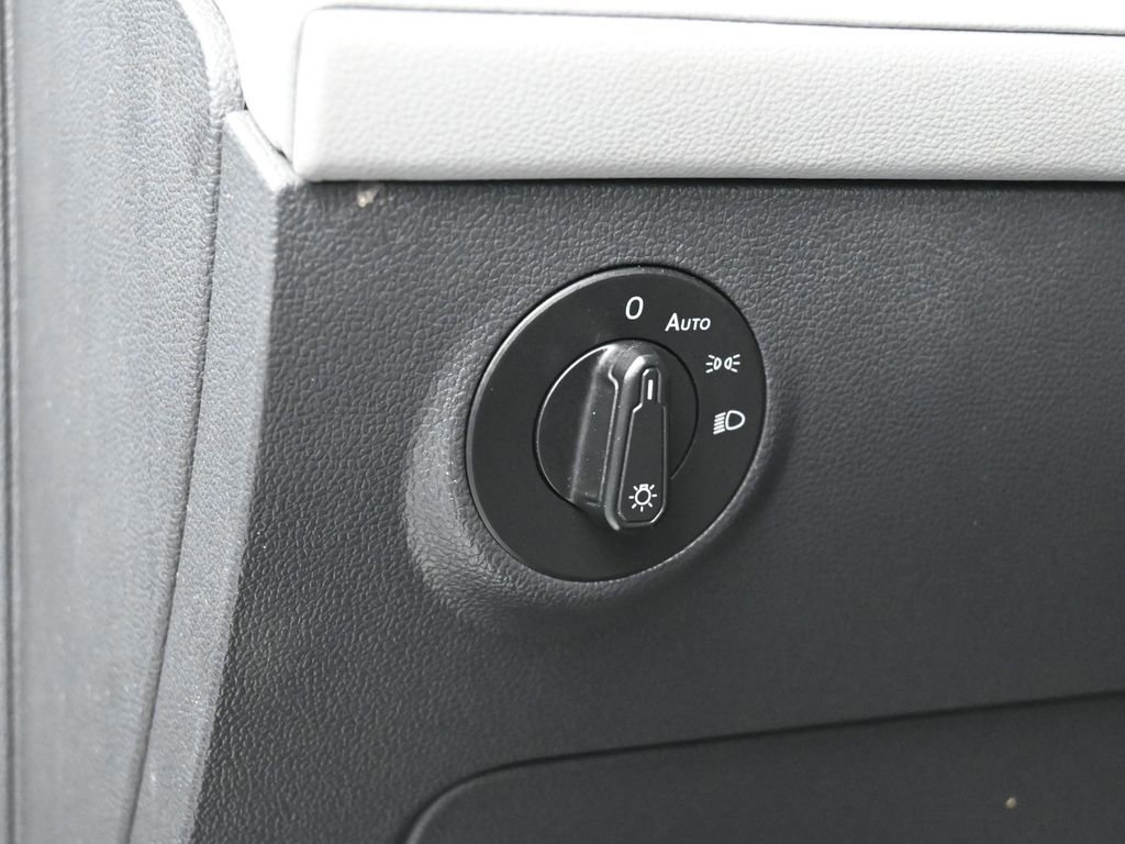 Used 2024 Volkswagen Taos SE image 15