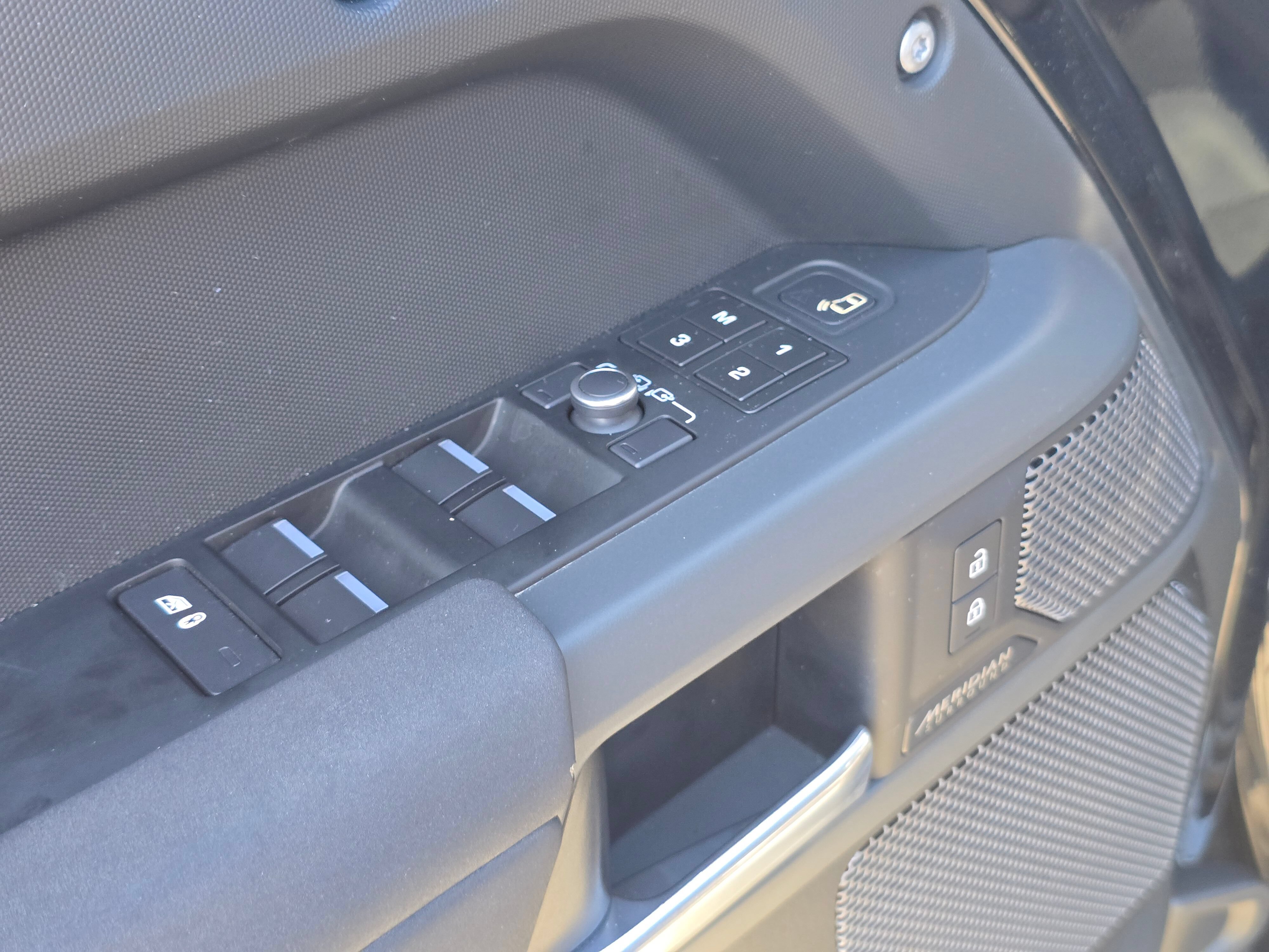 Used 2022 Land Rover Defender 110 X-Dynamic SE AWD/4WD image 24