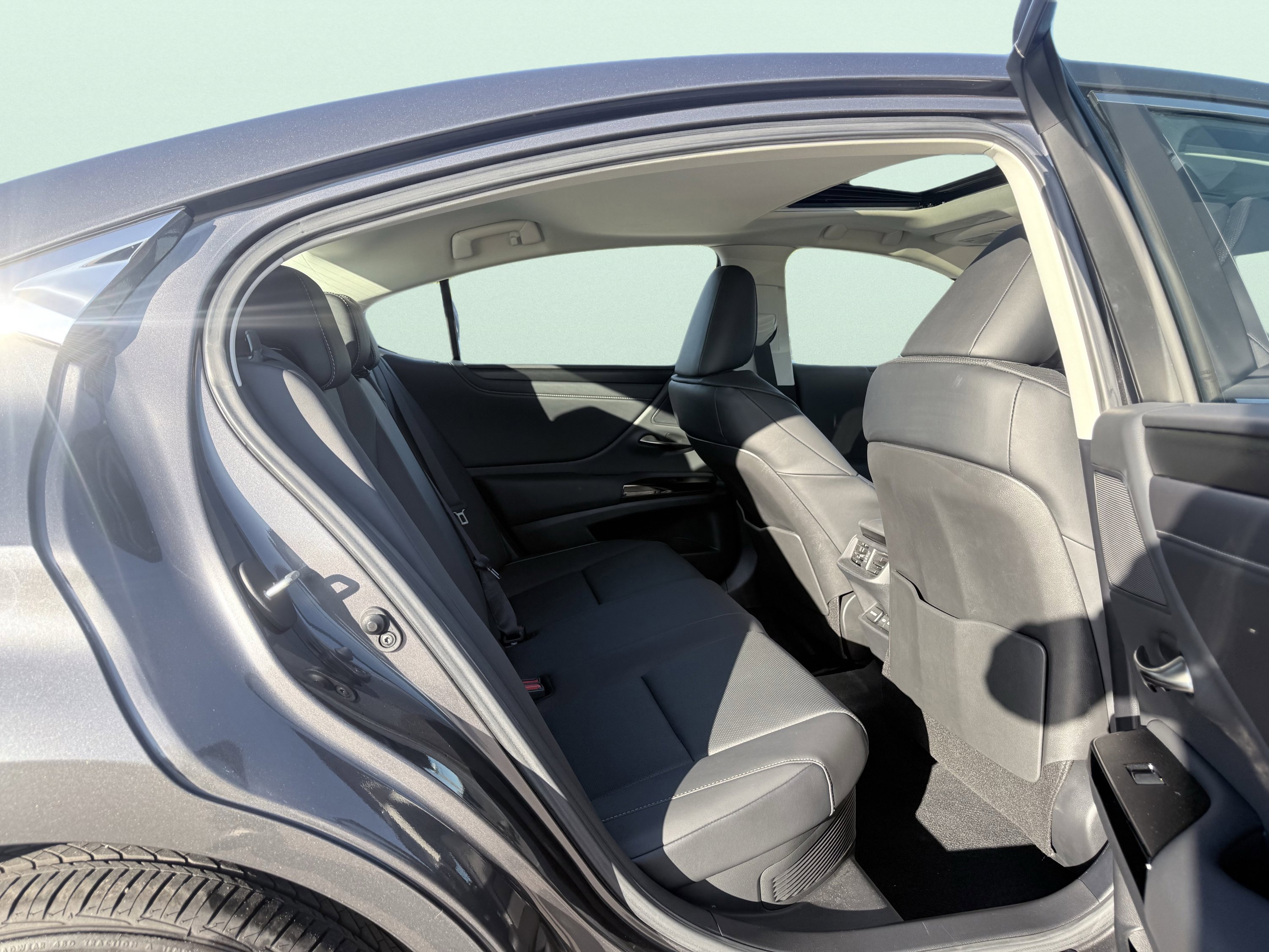 Used 2025 Lexus ES 300h ES 300h F SPORT Design w/ Premium Package image 18