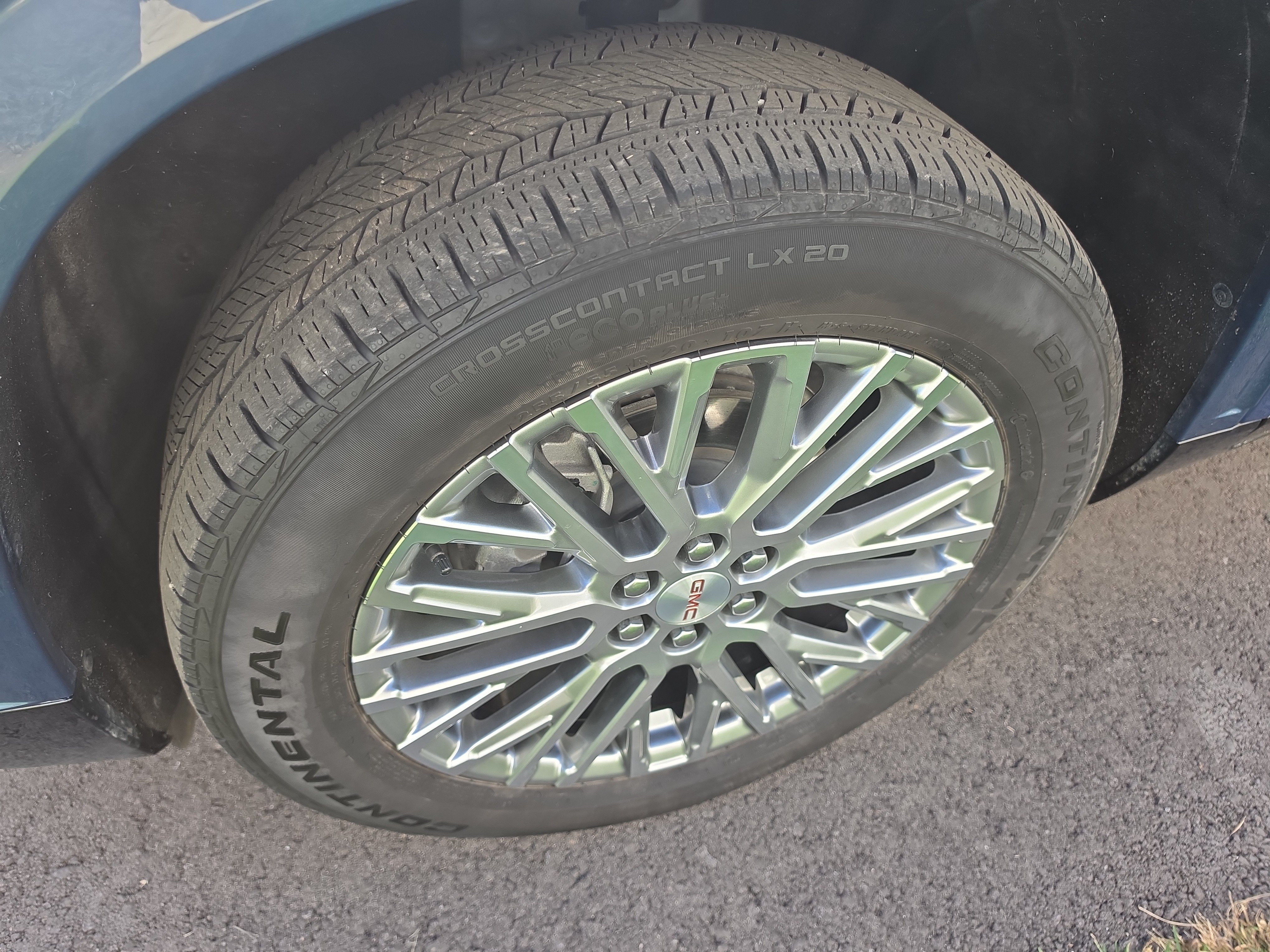 Used 2025 GMC Acadia Denali w/ LPO, Floor Liner Package AWD/4WD image 11