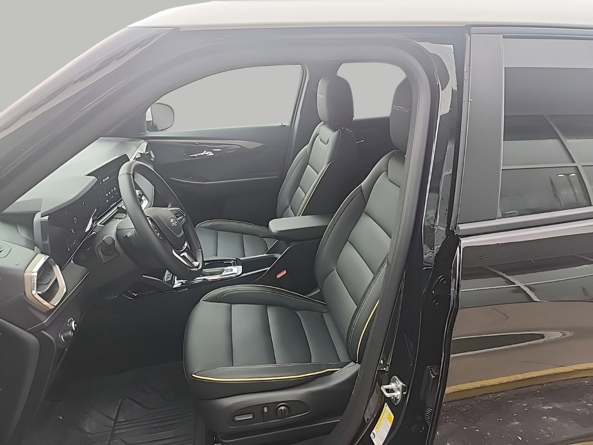 Used 2025 Chevrolet TrailBlazer ACTIV w/ Driver Confidence Package image 11