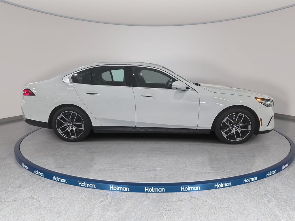 Certified 2025 BMW i5 eDrive40i w/ Premium Package RWD image 4