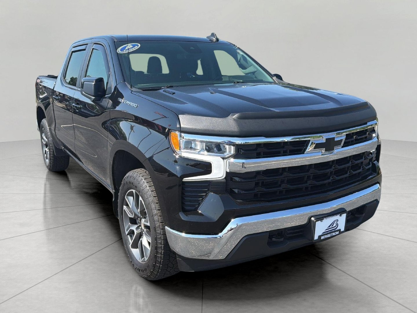 Used 2025 Chevrolet Silverado 1500 LT AWD/4WD image 1