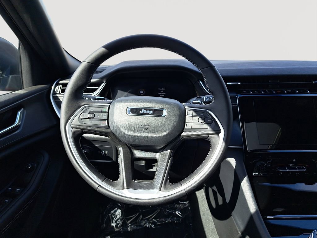 New 2025 Jeep Grand Cherokee Laredo X w/ Luxury Tech Group I image 24