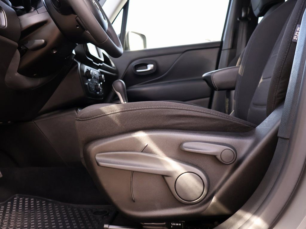 Used 2022 Jeep Renegade Latitude image 30