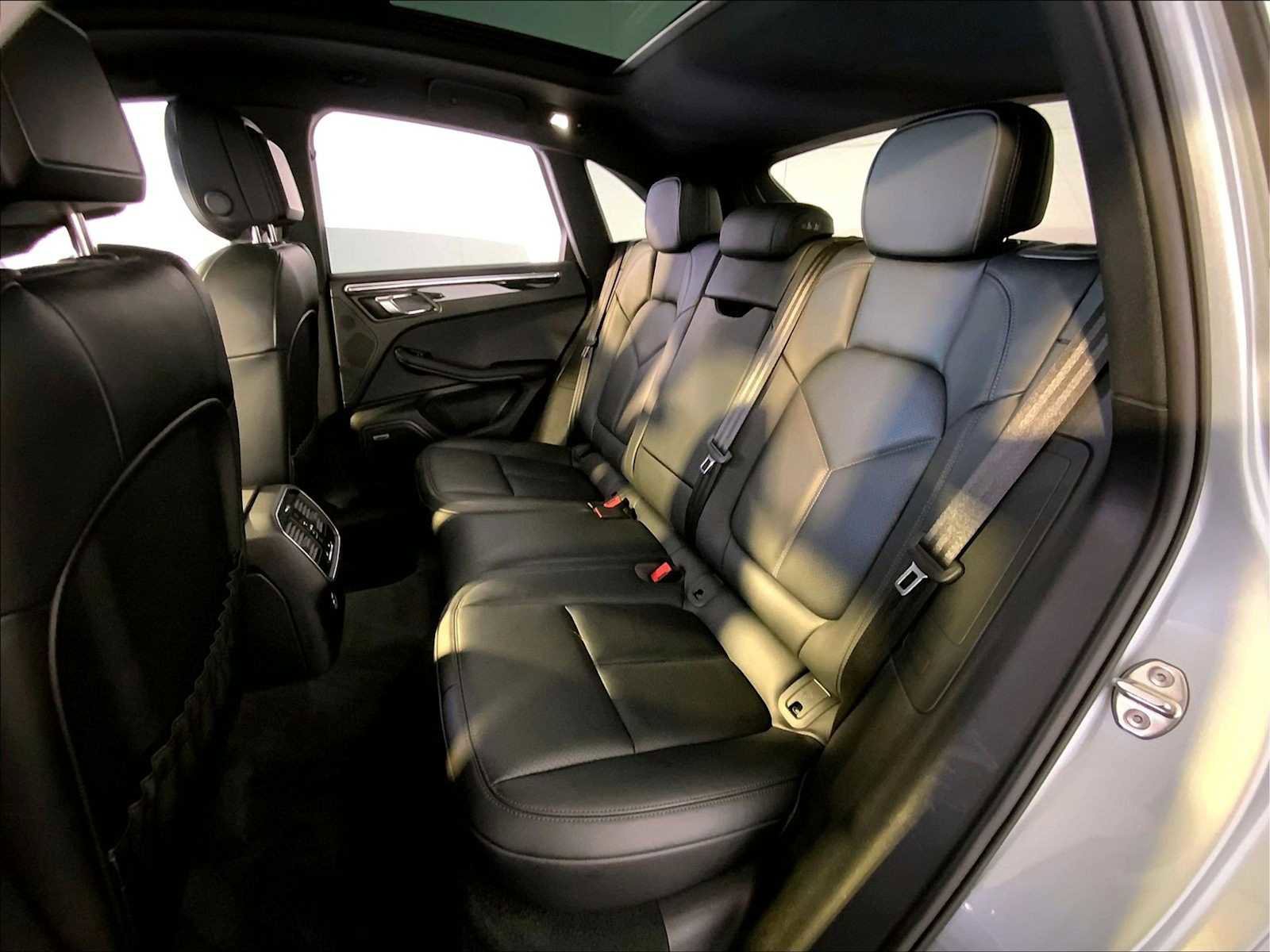 Certified 2026 Porsche Macan AWD/4WD image 24