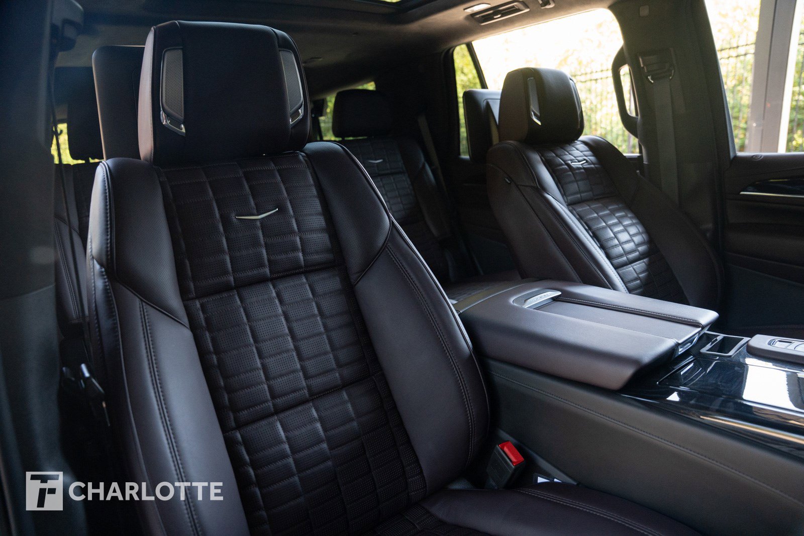 Used 2023 Cadillac Escalade V w/ LPO, ONYX Package image 25