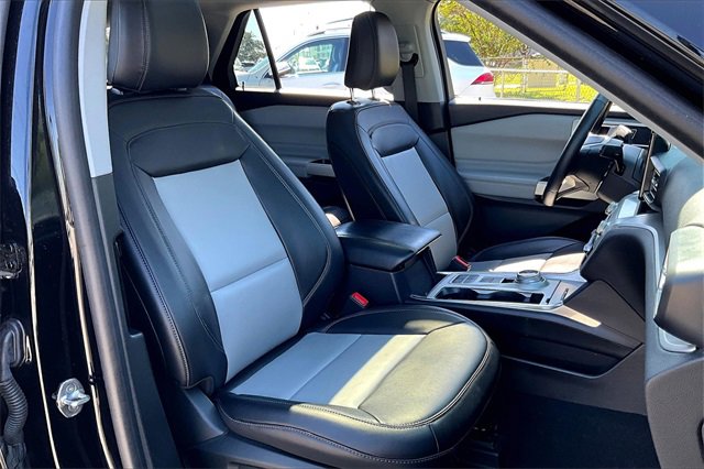 Used 2023 Ford Explorer XLT w/ Equipment Group 202A image 30