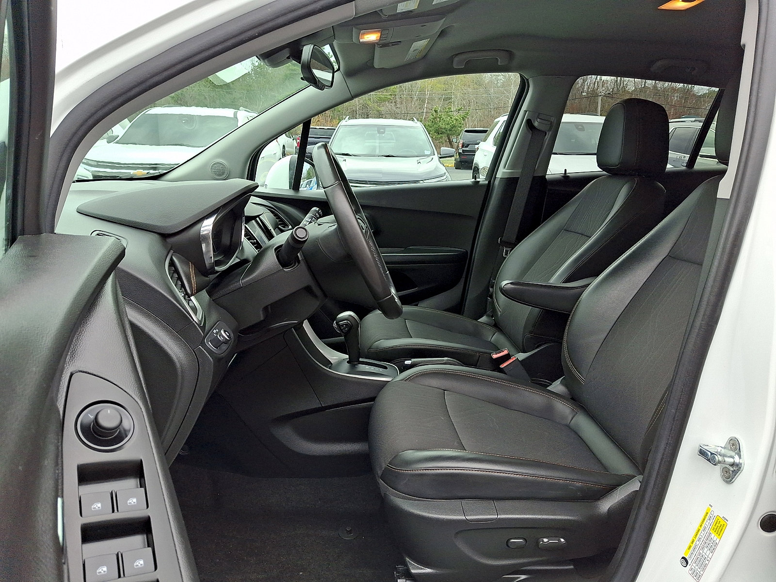 Used 2022 Chevrolet Trax LT w/ Driver Confidence Package image 14