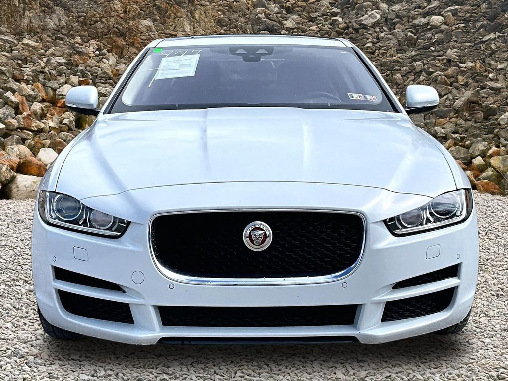 Used 2017 Jaguar XE First Edition image 3
