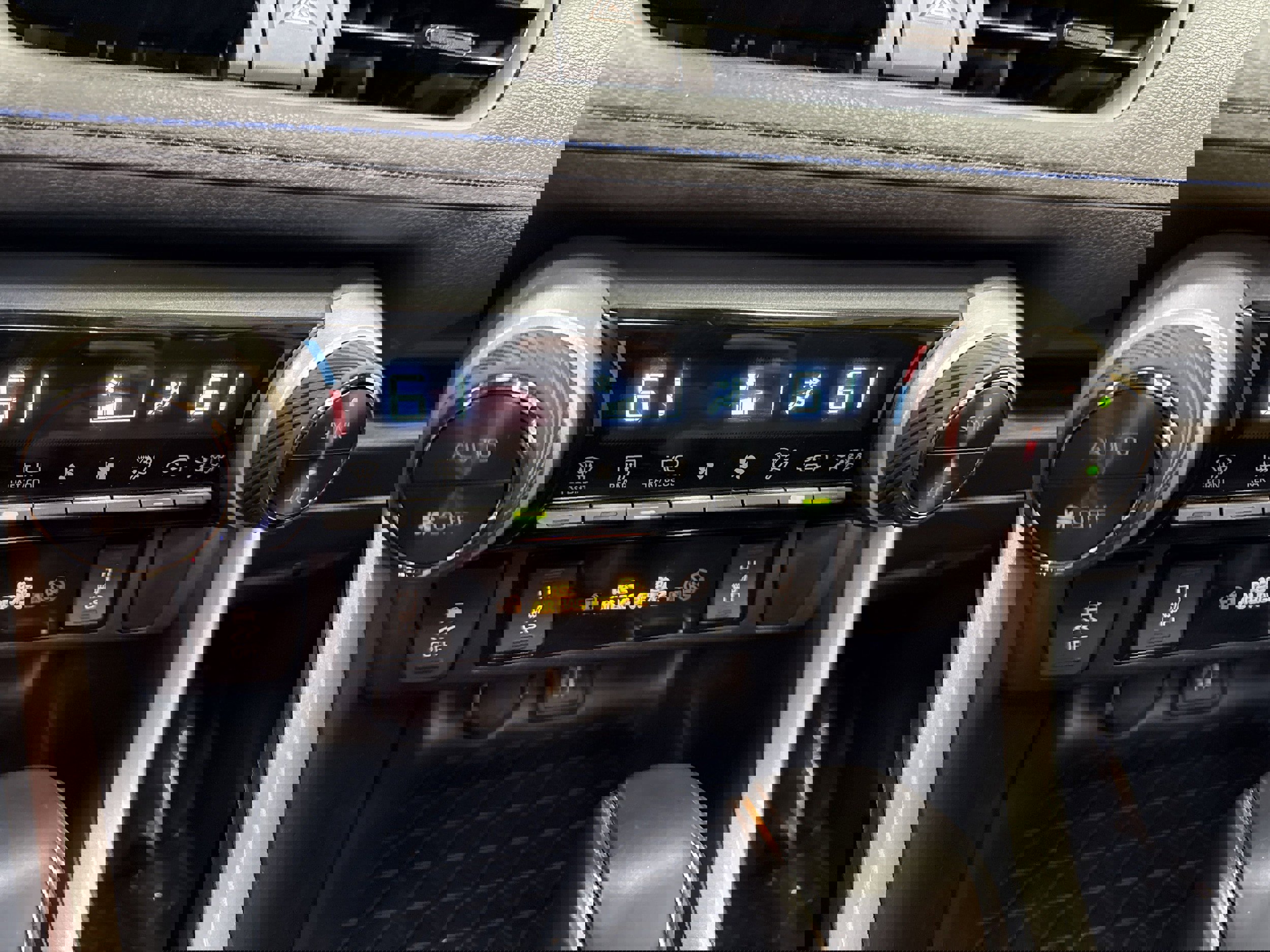 Used 2024 Toyota RAV4 SE w/ Convenience Package image 49