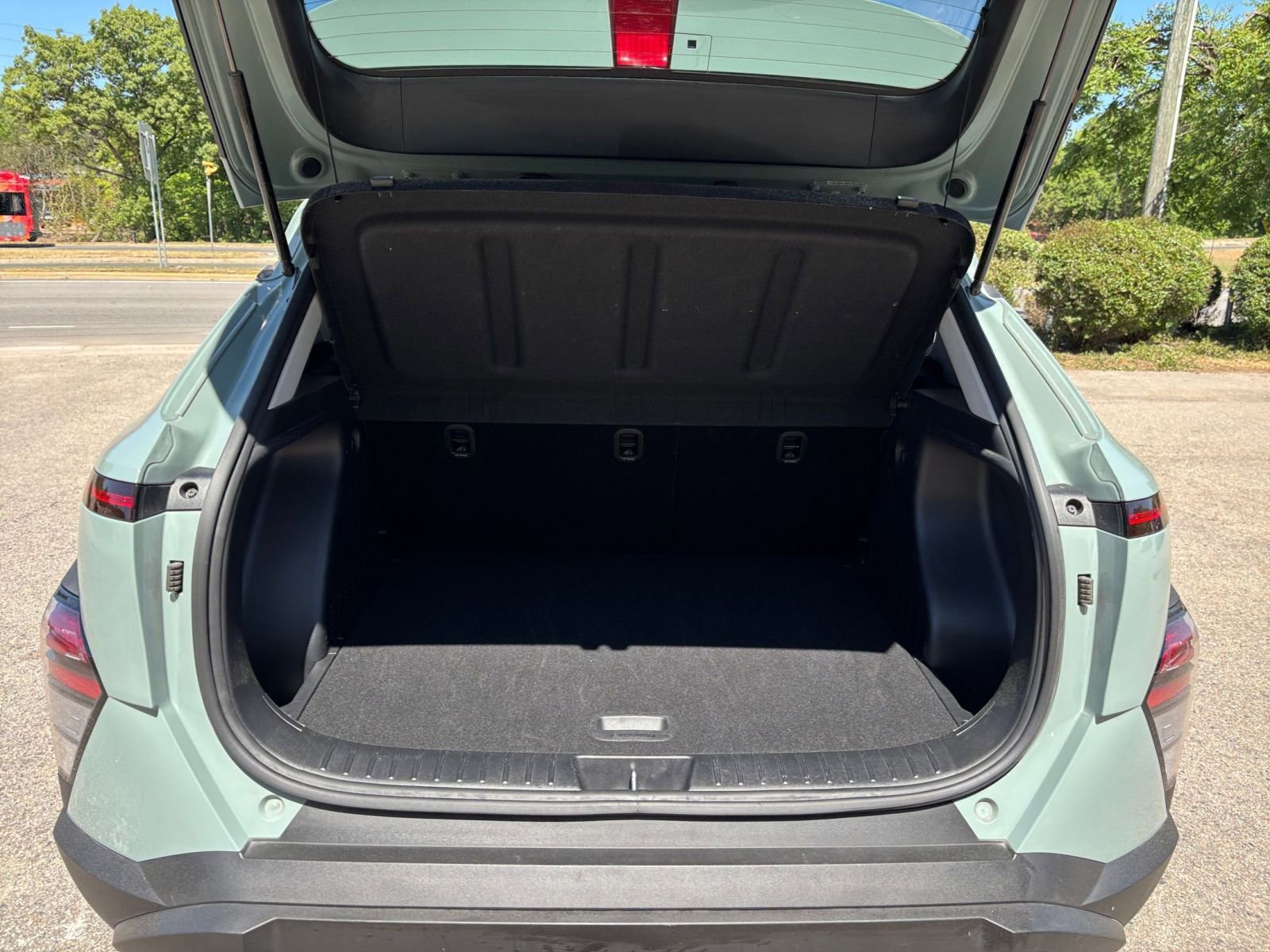 Used 2025 Hyundai Kona SEL image 31