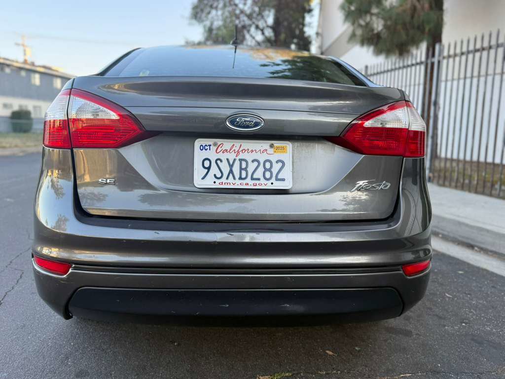 Used 2017 Ford Fiesta SE FWD image 4