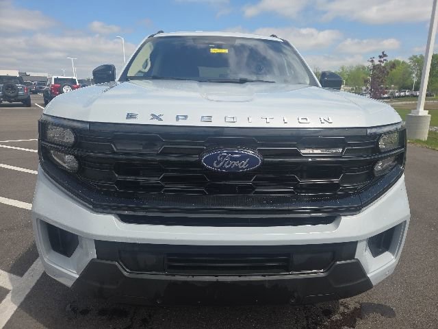 Used 2025 Ford Expedition Max Active AWD/4WD image 3