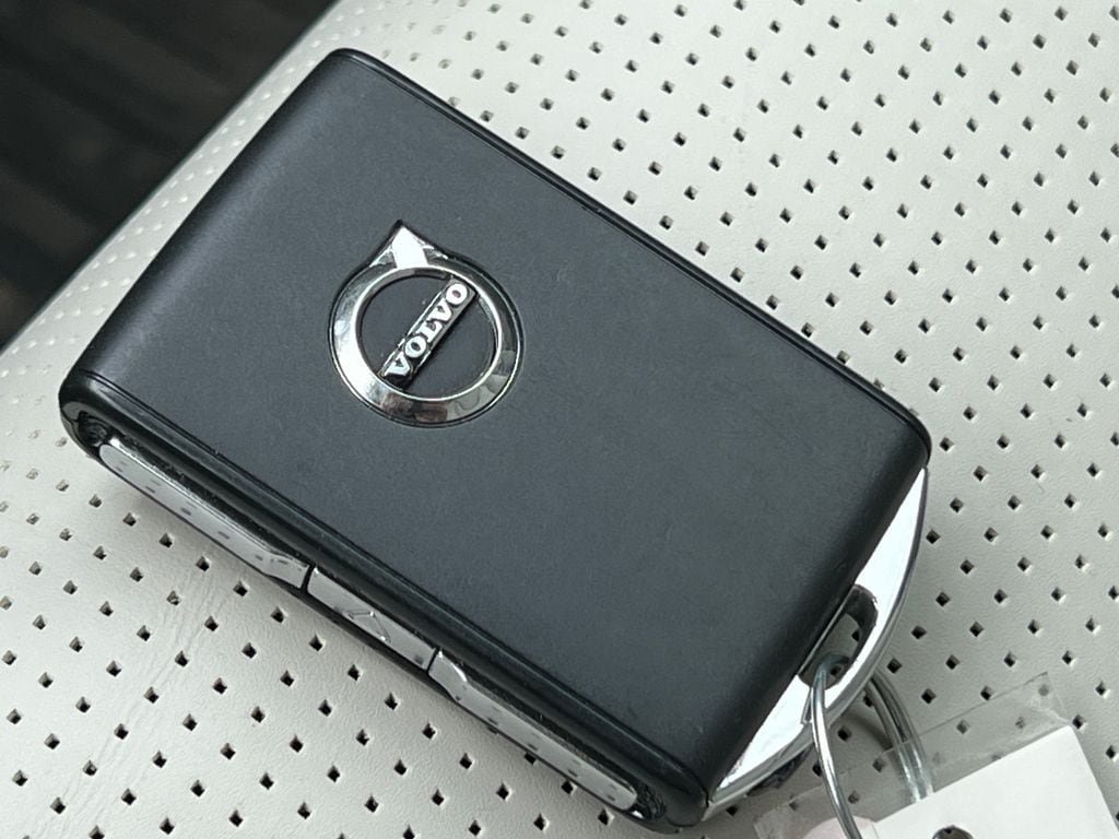 Used 2023 Volvo XC60 T8 Ultimate AWD/4WD image 36