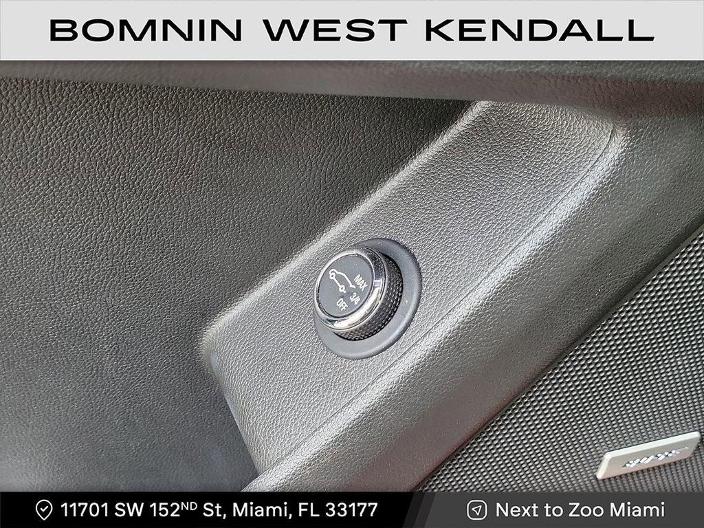 Used 2023 Chevrolet Traverse RS image 29