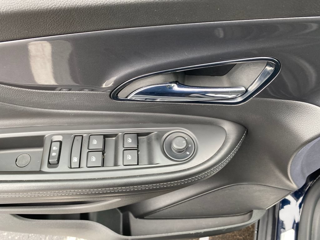 Used 2022 Buick Encore Preferred AWD/4WD image 20