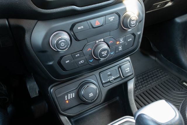 Used 2018 Jeep Renegade Limited w/ Trailer Tow Group AWD/4WD image 31