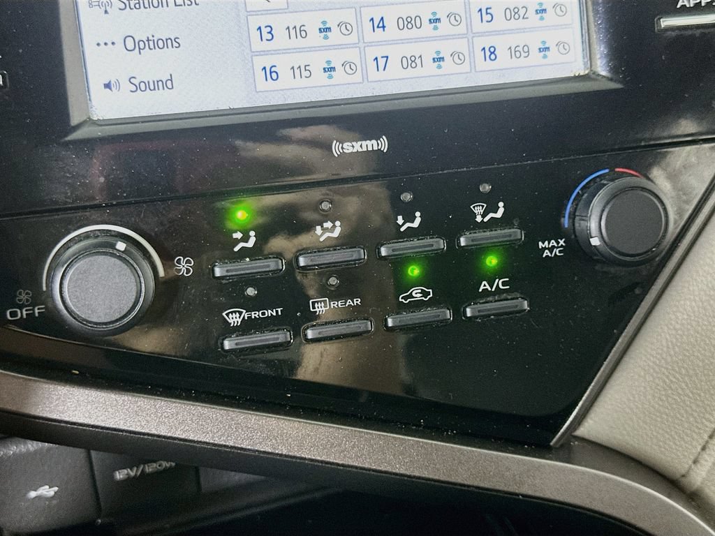 Used 2020 Toyota Camry LE FWD image 26