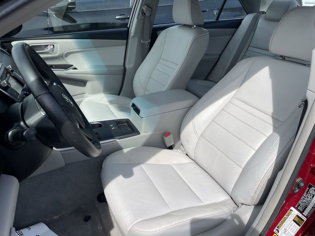 Used 2017 Toyota Camry XLE w/ Moonroof Package FWD image 8