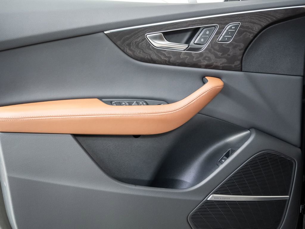 Used 2022 Audi Q8 Premium Plus w/ Premium Plus Package image 6