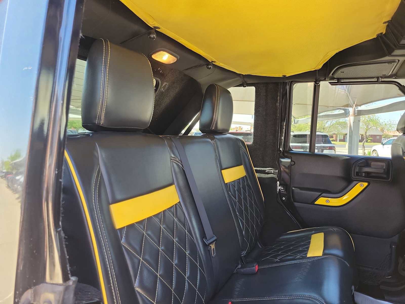 Used 2015 Jeep Wrangler Unlimited Sahara w/ Connectivity Group image 9