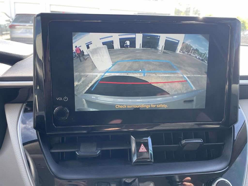 Used 2025 Toyota Corolla LE image 38