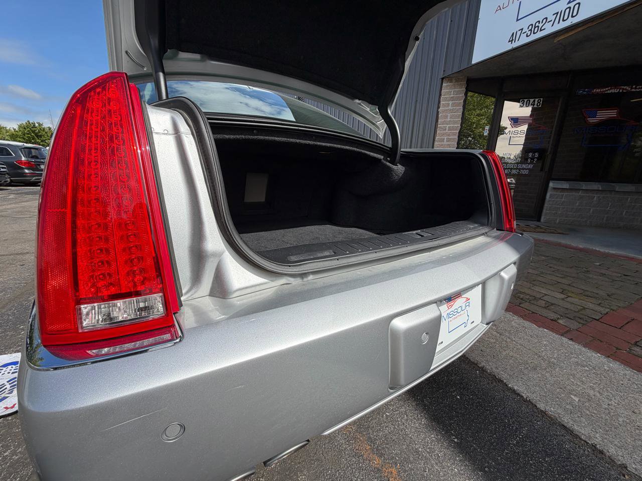 Used 2010 Cadillac DTS Luxury FWD image 25