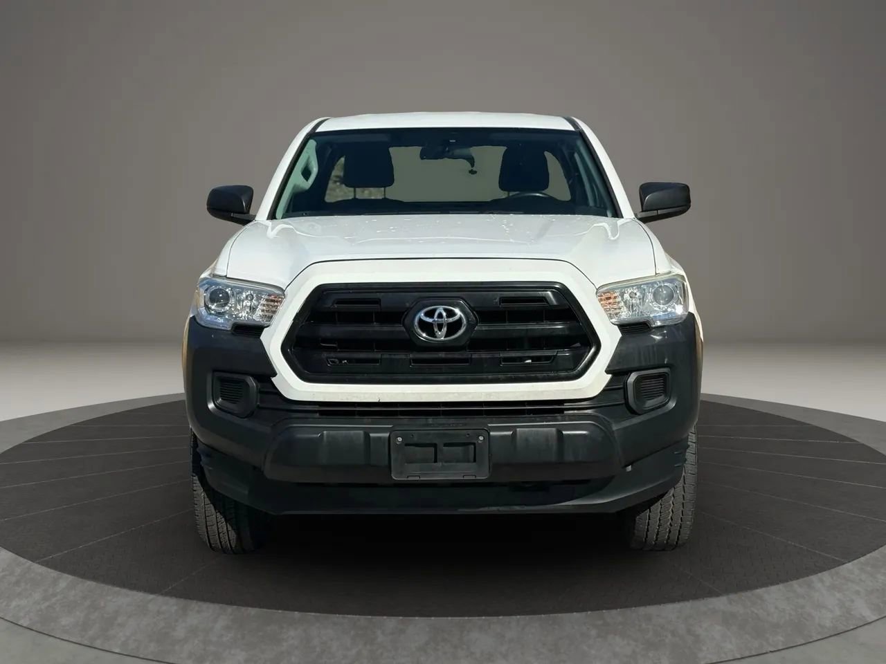 Used 2016 Toyota Tacoma SR image 2