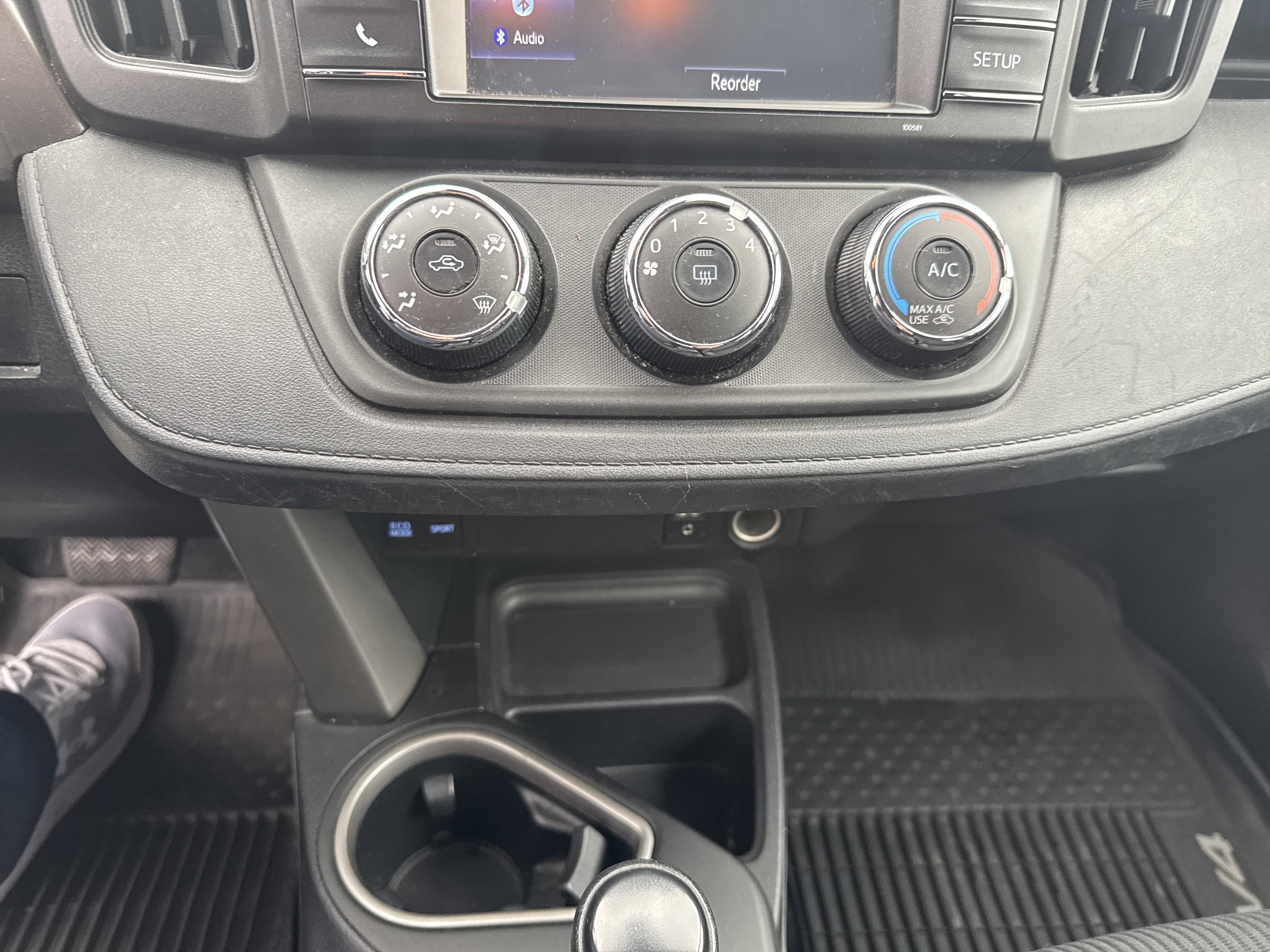 Used 2017 Toyota RAV4 LE image 25