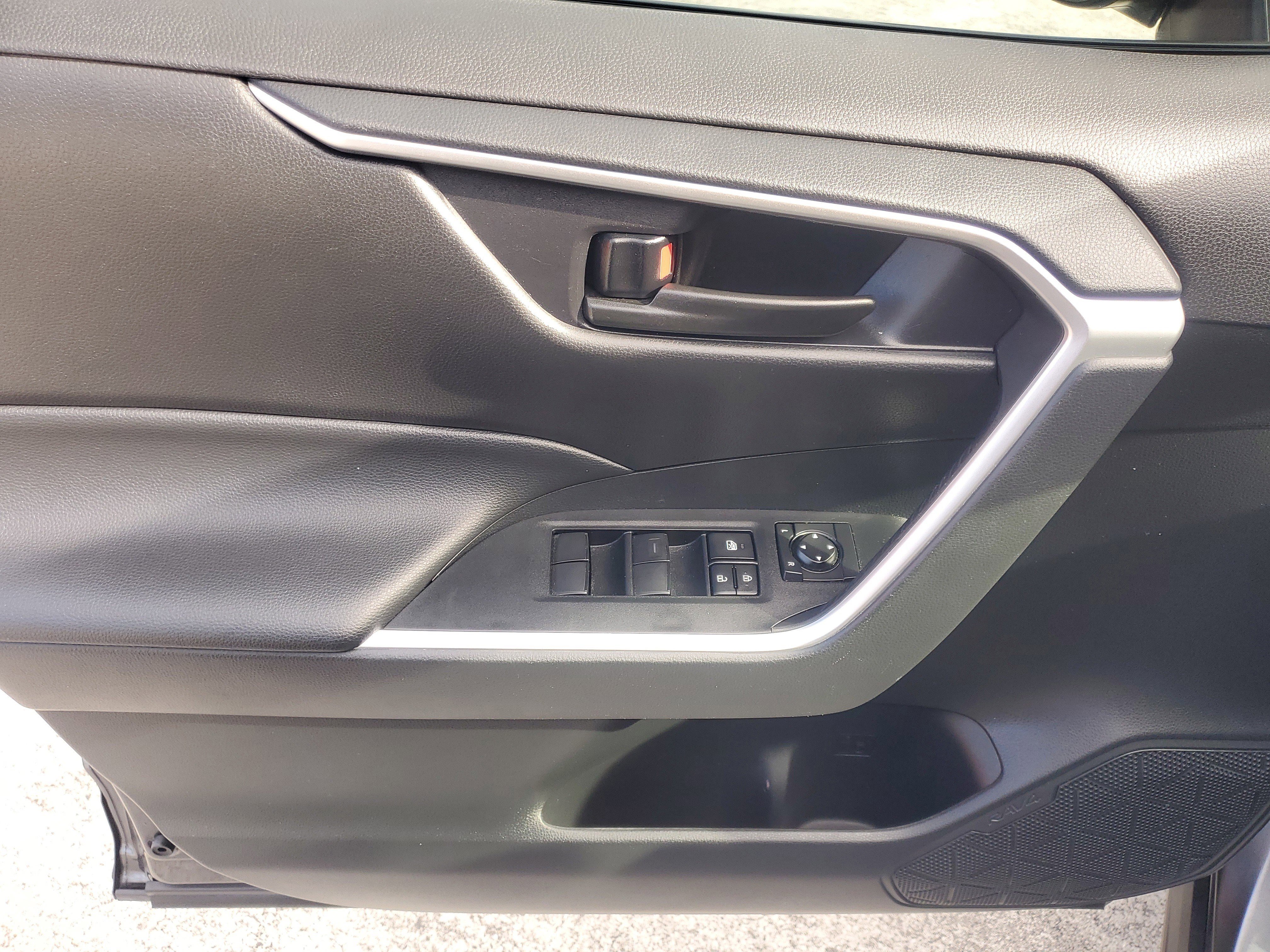 Used 2024 Toyota RAV4 LE image 18