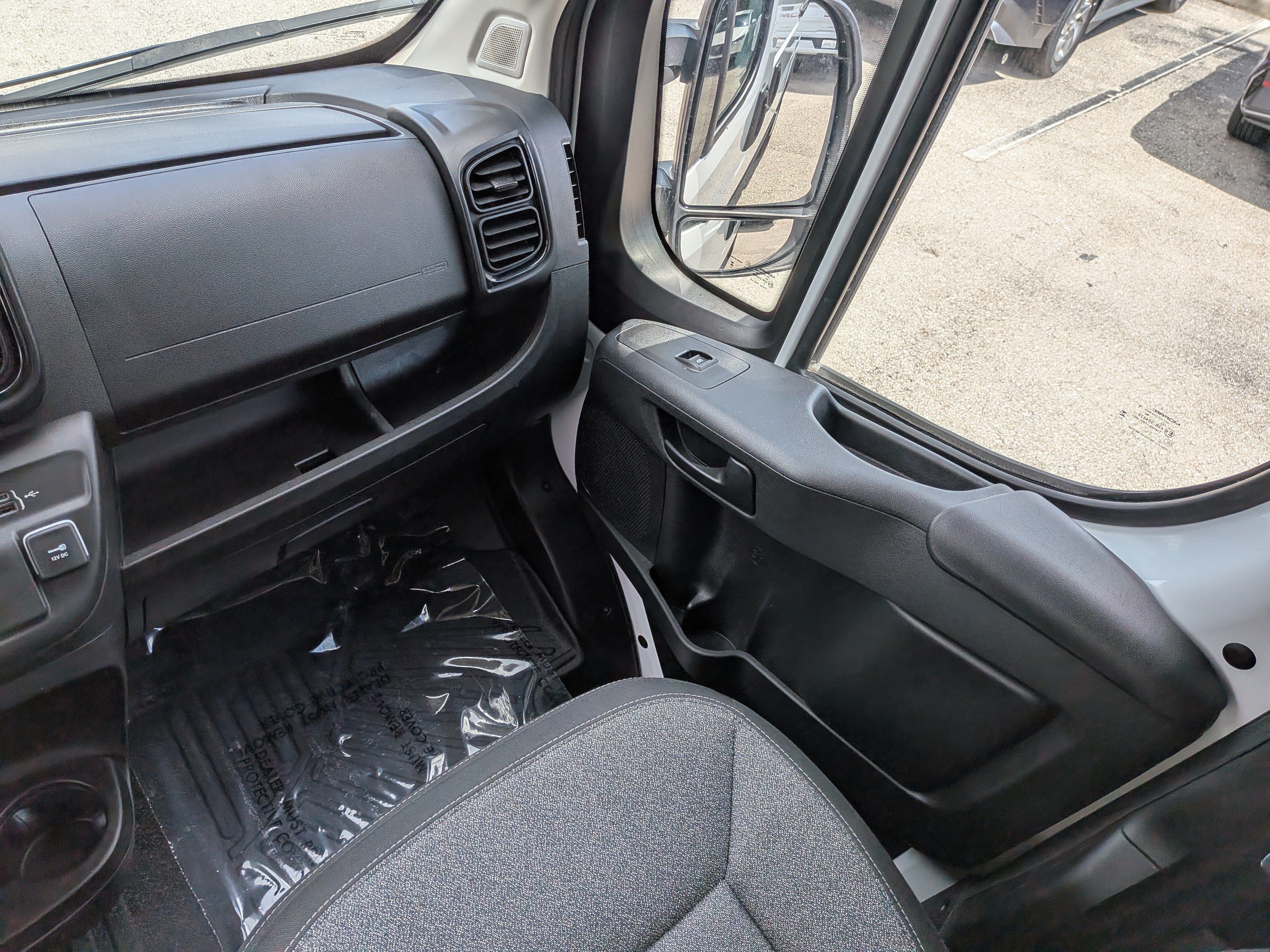 Used 2025 RAM ProMaster 1500 FWD image 17