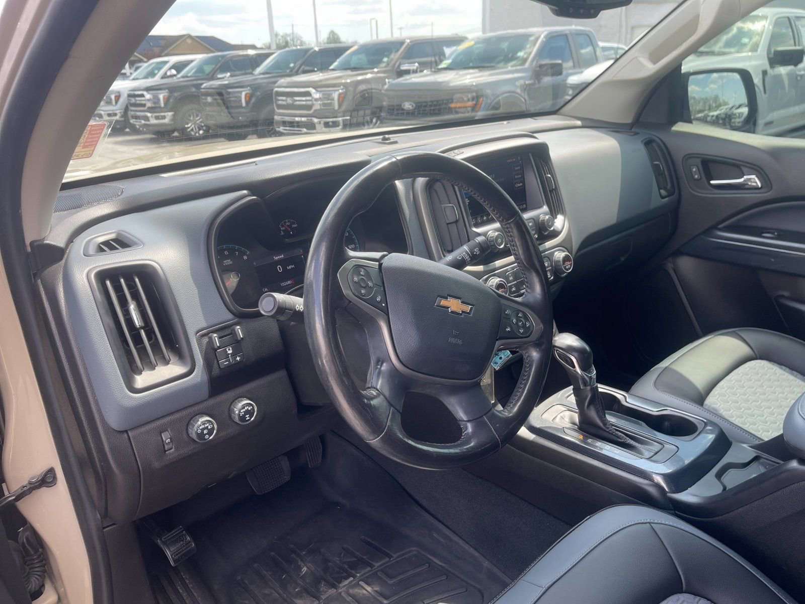 Used 2022 Chevrolet Colorado Z71 AWD/4WD image 11