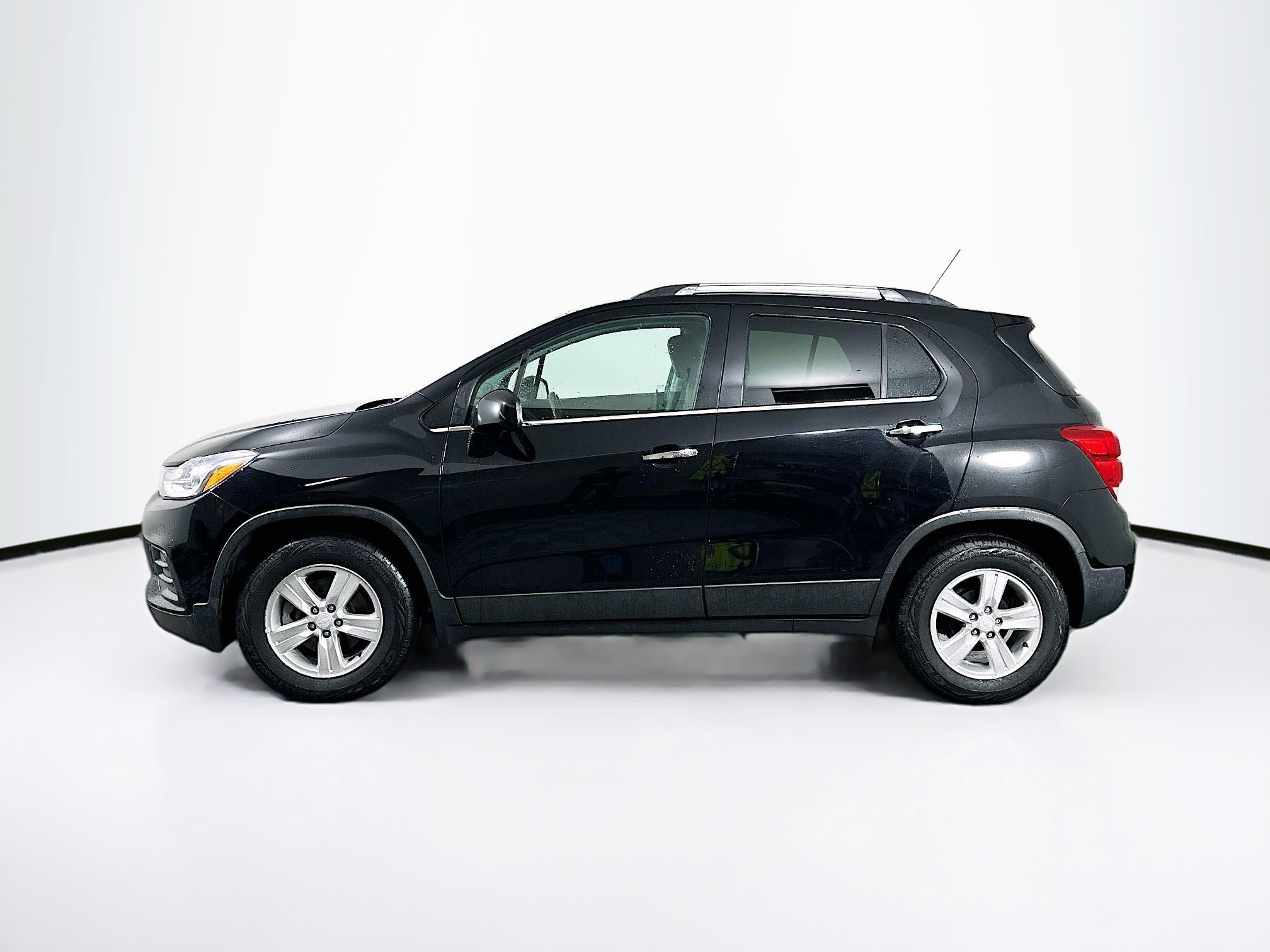 Used 2020 Chevrolet Trax LT w/ Driver Confidence Package image 4