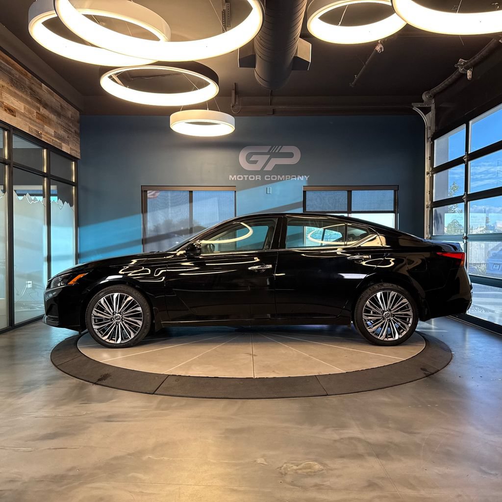 Used 2024 Nissan Altima 2.5 SL AWD/4WD image 6