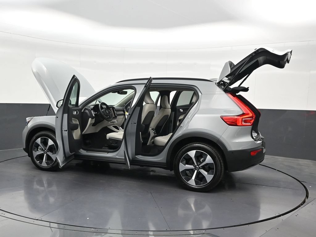 New 2026 Volvo XC40 B5 Plus w/ Protection Package Premier AWD/4WD image 32