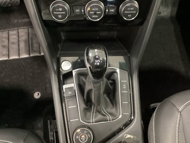 Used 2024 Volkswagen Taos SE image 17