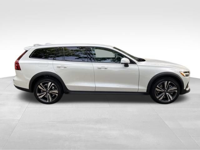 New 2026 Volvo V60 B5 Cross Country Plus w/ Climate Package AWD/4WD image 8