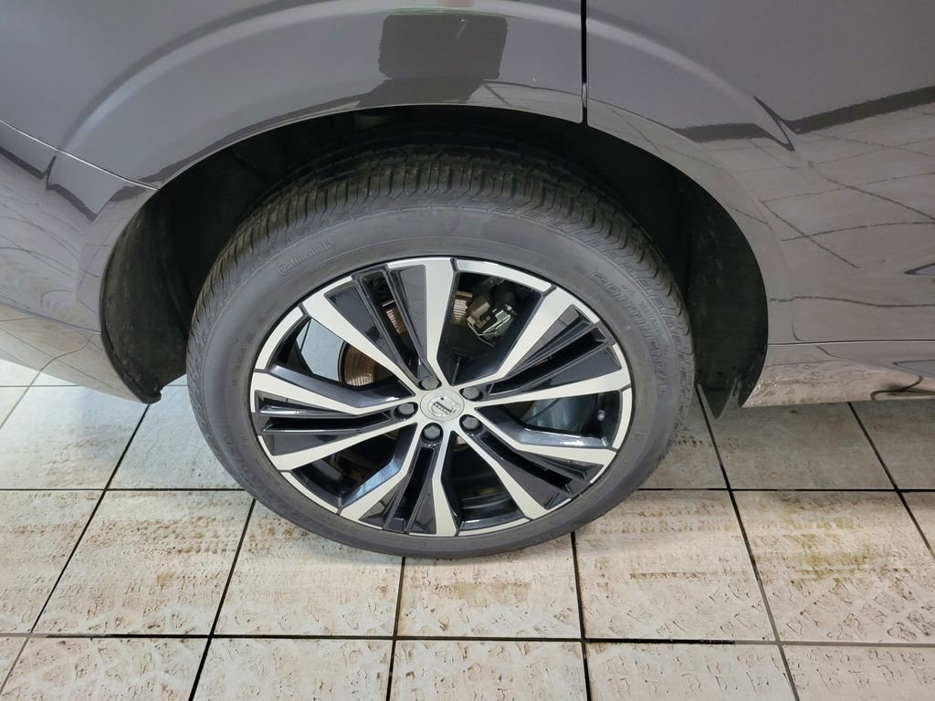 Used 2025 Volvo XC60 B5 Plus image 33