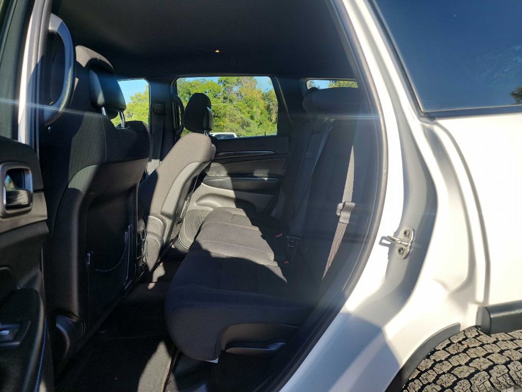 Used 2018 Jeep Grand Cherokee Laredo AWD/4WD image 27