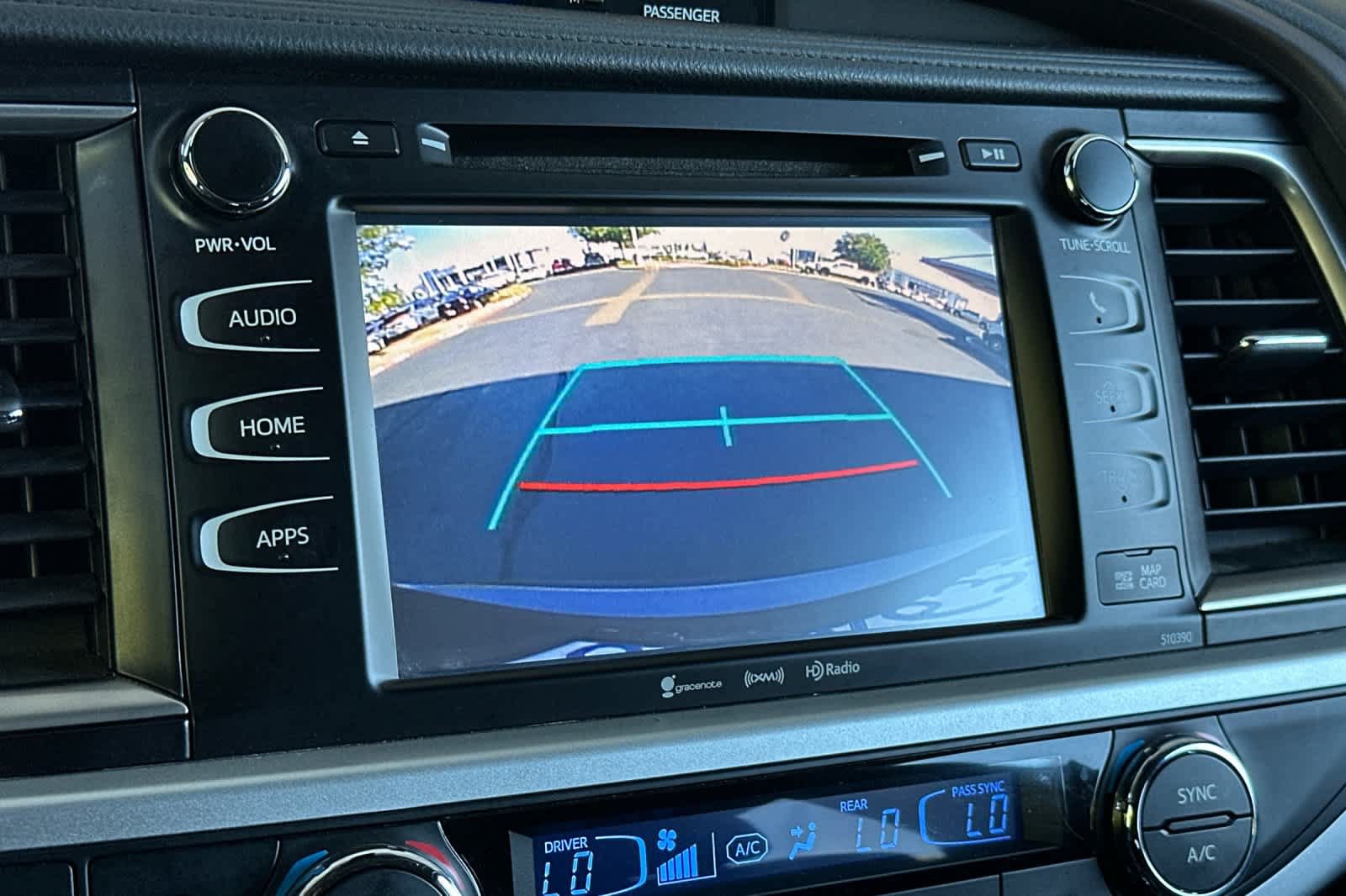 Used 2019 Toyota Highlander XLE AWD/4WD image 22