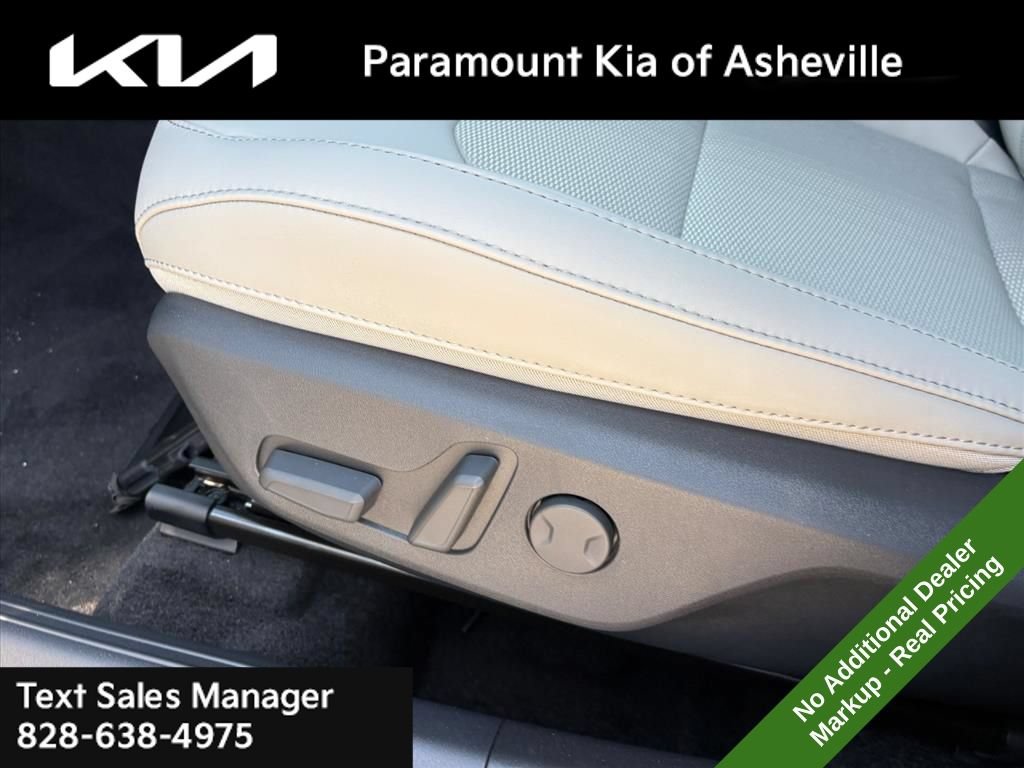New 2026 Kia Niro EX FWD image 18