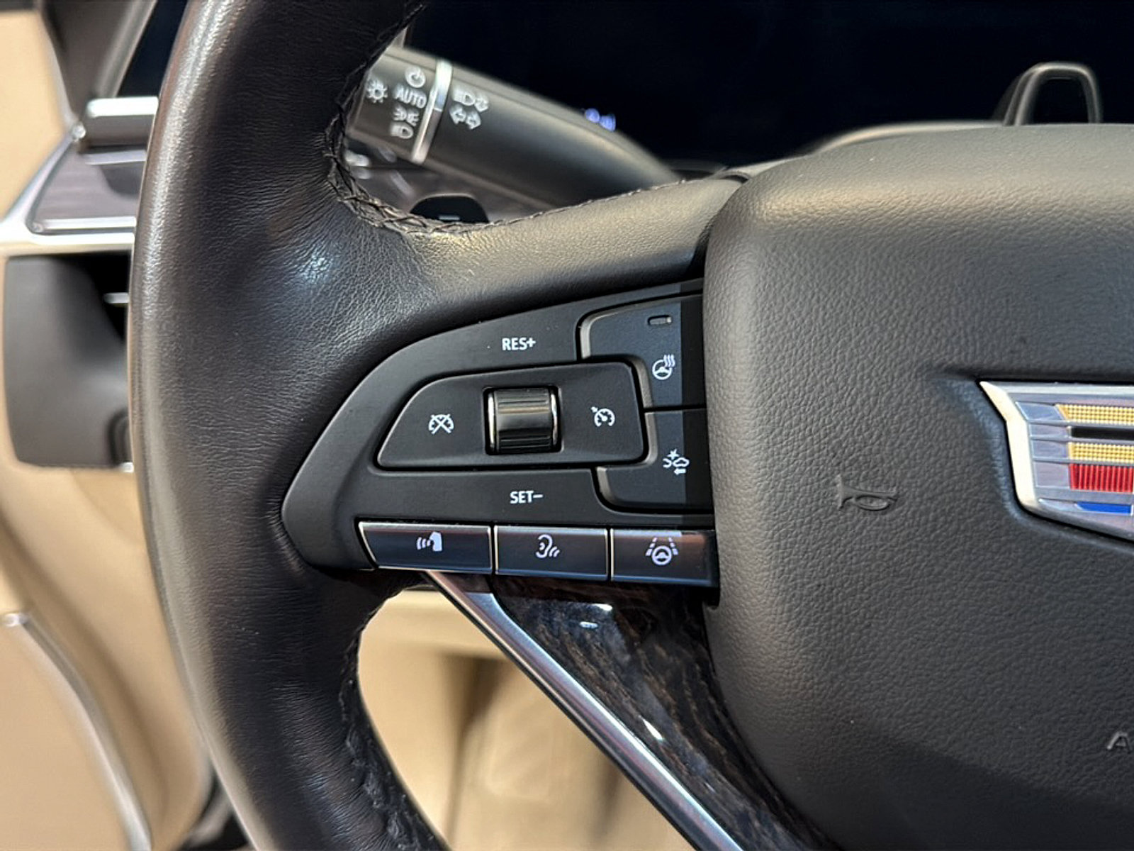 Used 2023 Cadillac Escalade ESV Premium Luxury RWD image 26