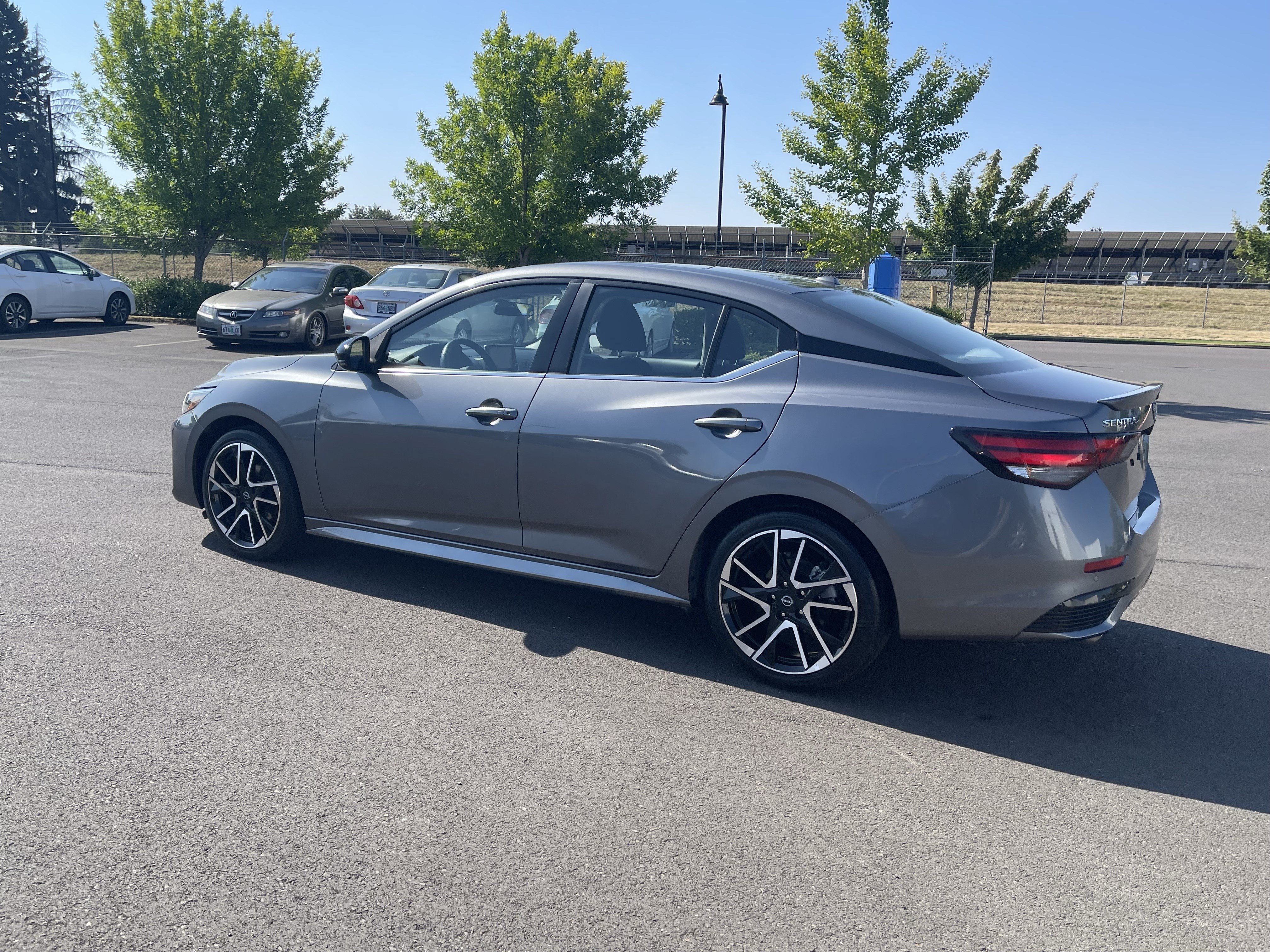Used 2025 Nissan Sentra SR FWD image 3