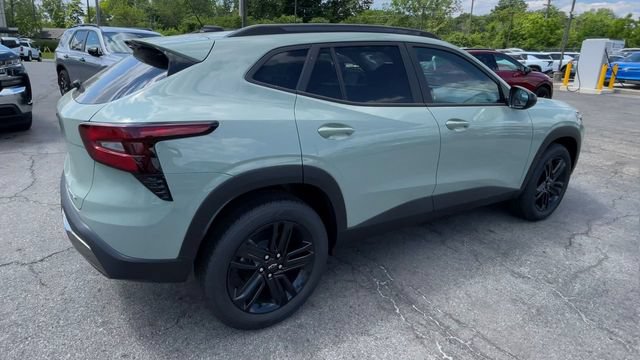 New 2026 Chevrolet Trax ACTIV w/ Sunroof Package FWD image 2
